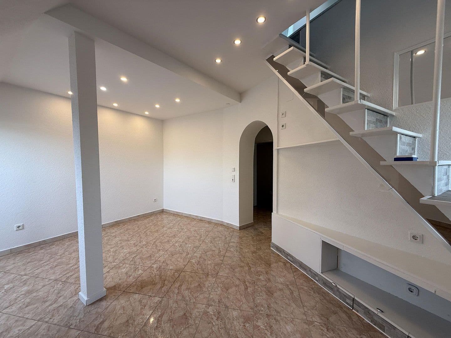 2 bedroom with open-plan kitchen flat to rent, 80 m², Altstadtstraße 25, Leverkusen, North Rhine-Westphalia 2 bedroom with open-plan kitchen flat to rent, 80 m², Altstadtstraße 25, Leverkusen, North Rhine-Westphalia