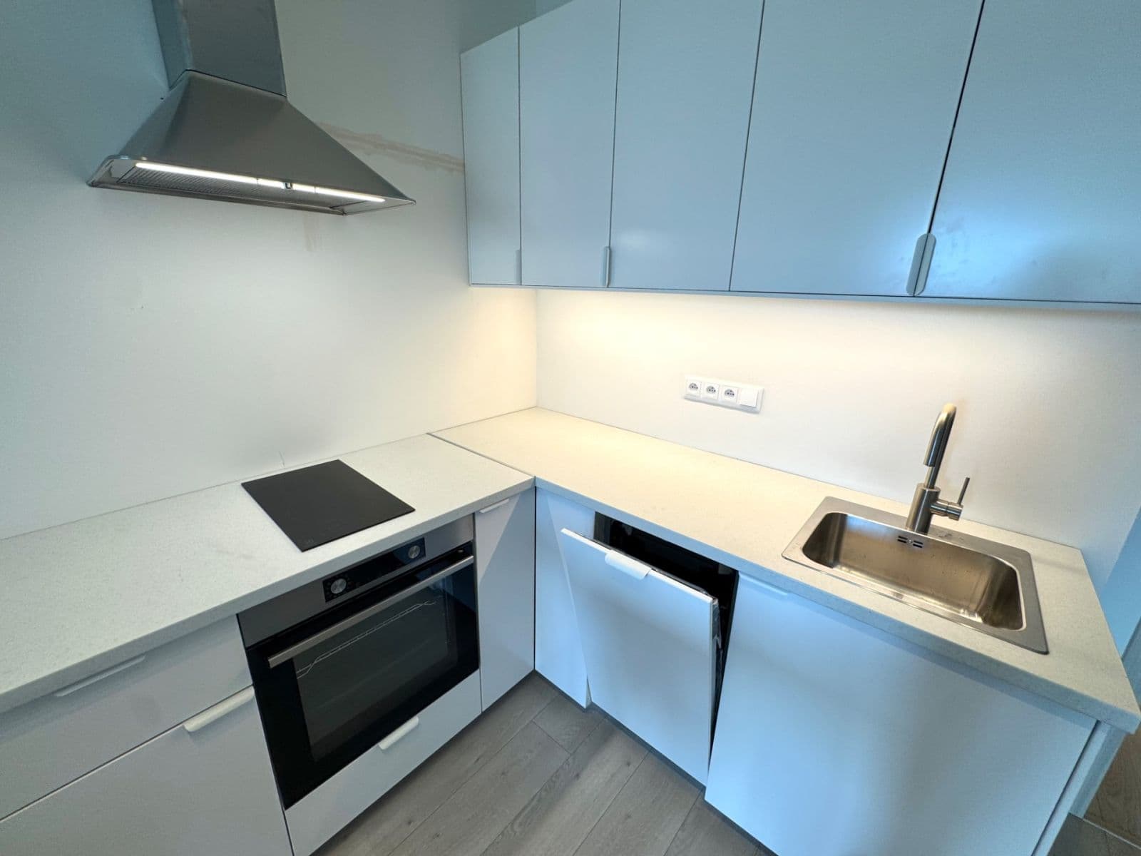 Studio flat to rent, 35 m², Poděbradská, Prague, Prague Studio flat to rent, 35 m², Poděbradská, Prague, Prague