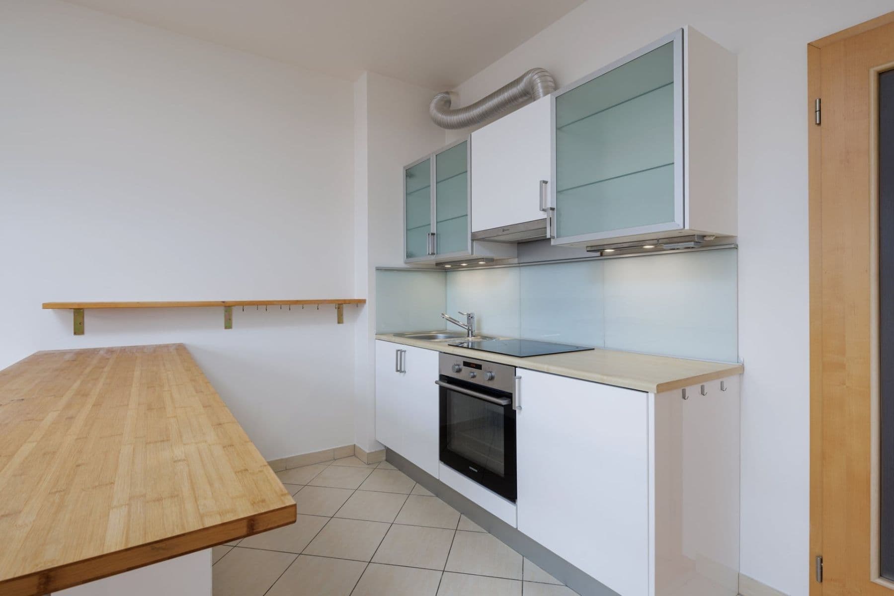 Studio flat to rent, 32 m², Mattioliho, Prague, Prague Studio flat to rent, 32 m², Mattioliho, Prague, Prague