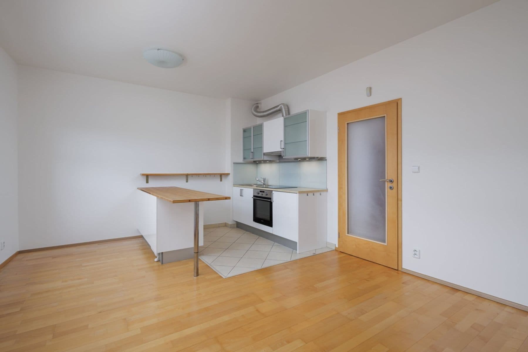 Studio flat to rent, 32 m², Mattioliho, Prague, Prague Studio flat to rent, 32 m², Mattioliho, Prague, Prague