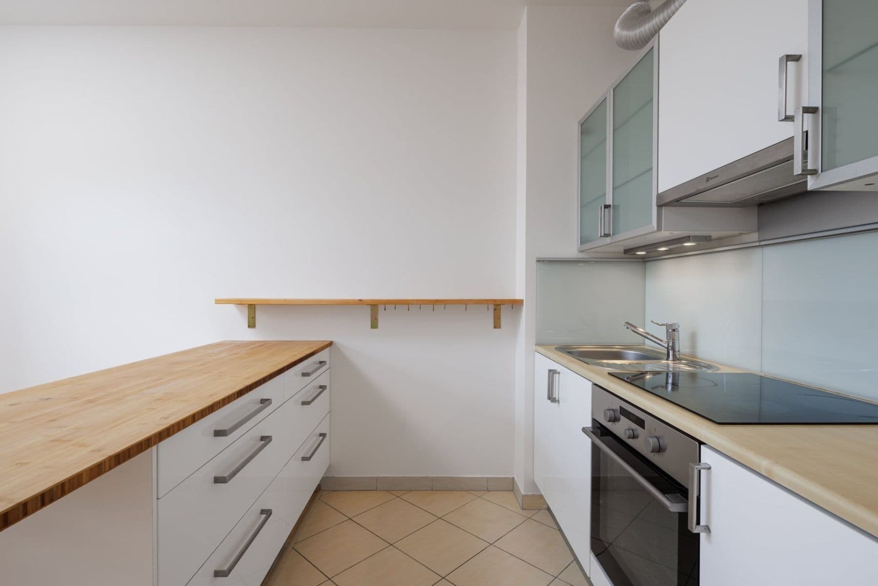 Studio flat to rent, 32 m², Mattioliho, Prague, Prague Studio flat to rent, 32 m², Mattioliho, Prague, Prague