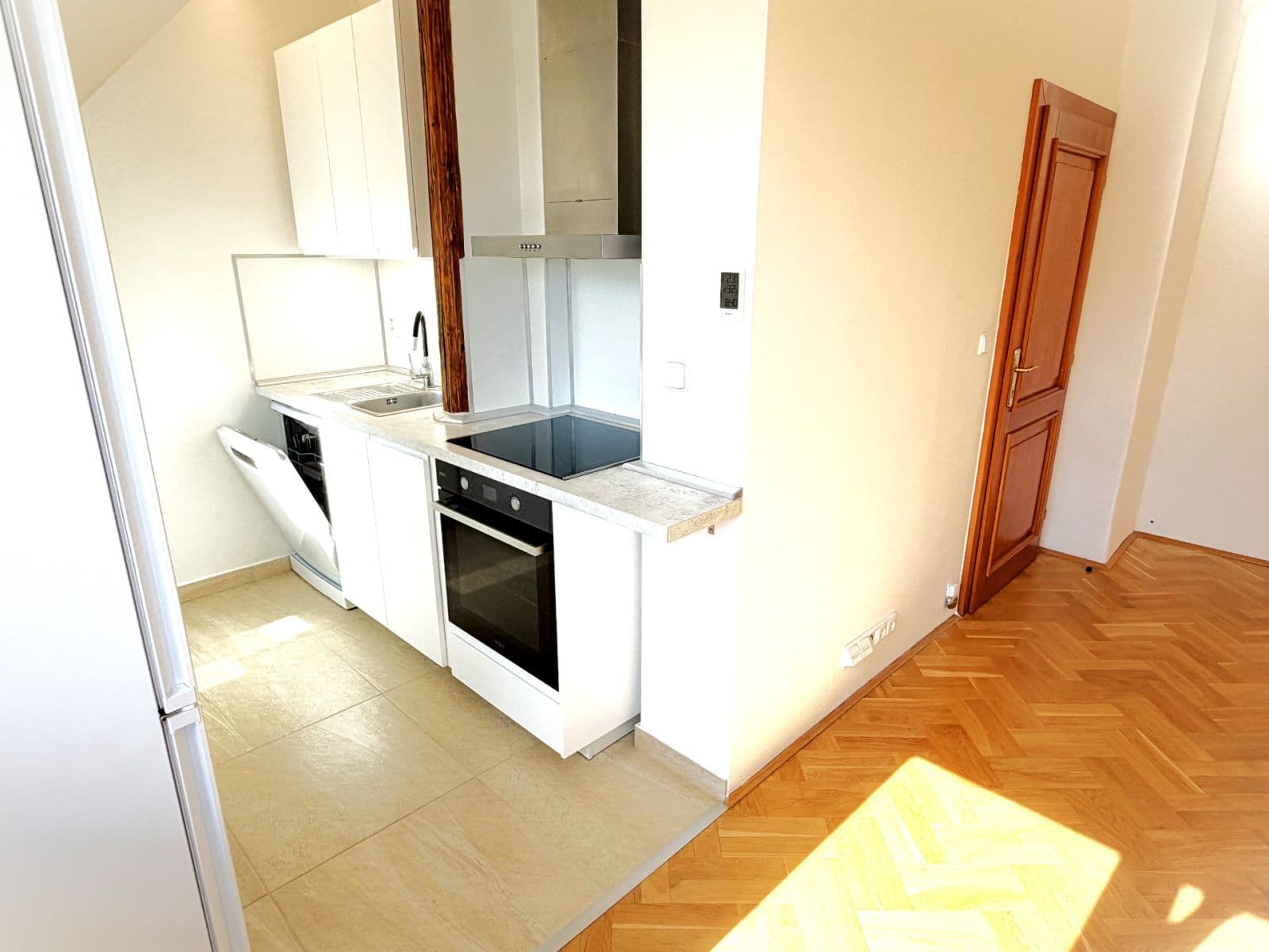 2 bedroom with open-plan kitchen flat to rent, 95 m², Na Pískách, Prague, Prague 2 bedroom with open-plan kitchen flat to rent, 95 m², Na Pískách, Prague, Prague