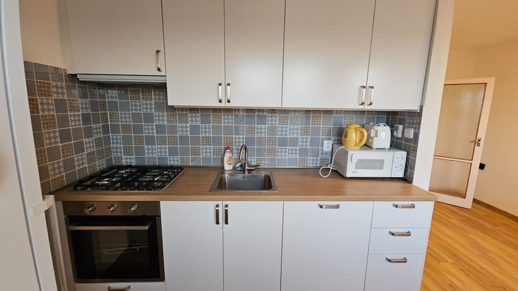 3 bedroom with open-plan kitchen flat to rent, 78 m², Hrusická, Prague, Prague 3 bedroom with open-plan kitchen flat to rent, 78 m², Hrusická, Prague, Prague