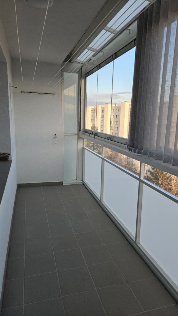 3 bedroom with open-plan kitchen flat to rent, 78 m², Hrusická, Prague, Prague 3 bedroom with open-plan kitchen flat to rent, 78 m², Hrusická, Prague, Prague