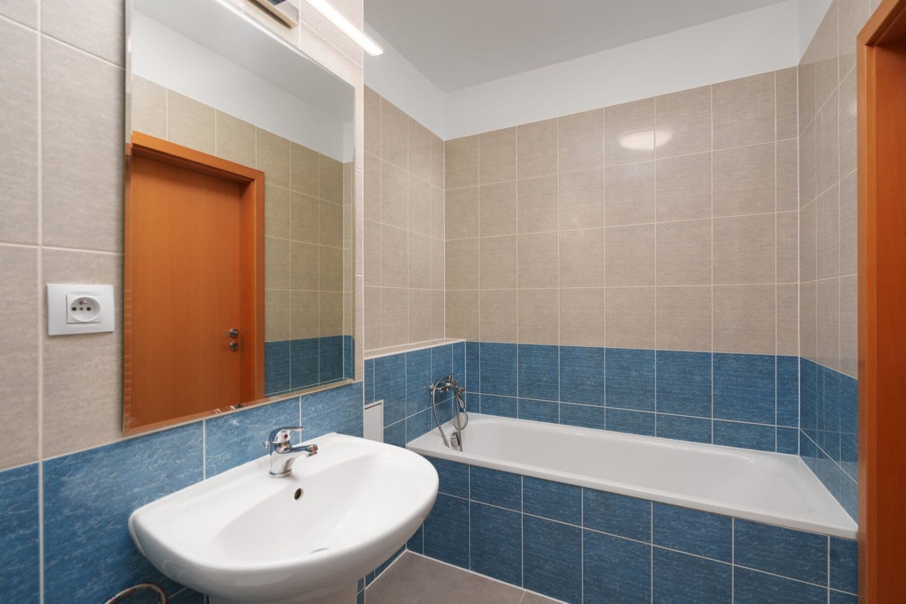 1 bedroom with open-plan kitchen flat to rent, 53 m², Kabešova, Prague, Prague 1 bedroom with open-plan kitchen flat to rent, 53 m², Kabešova, Prague, Prague