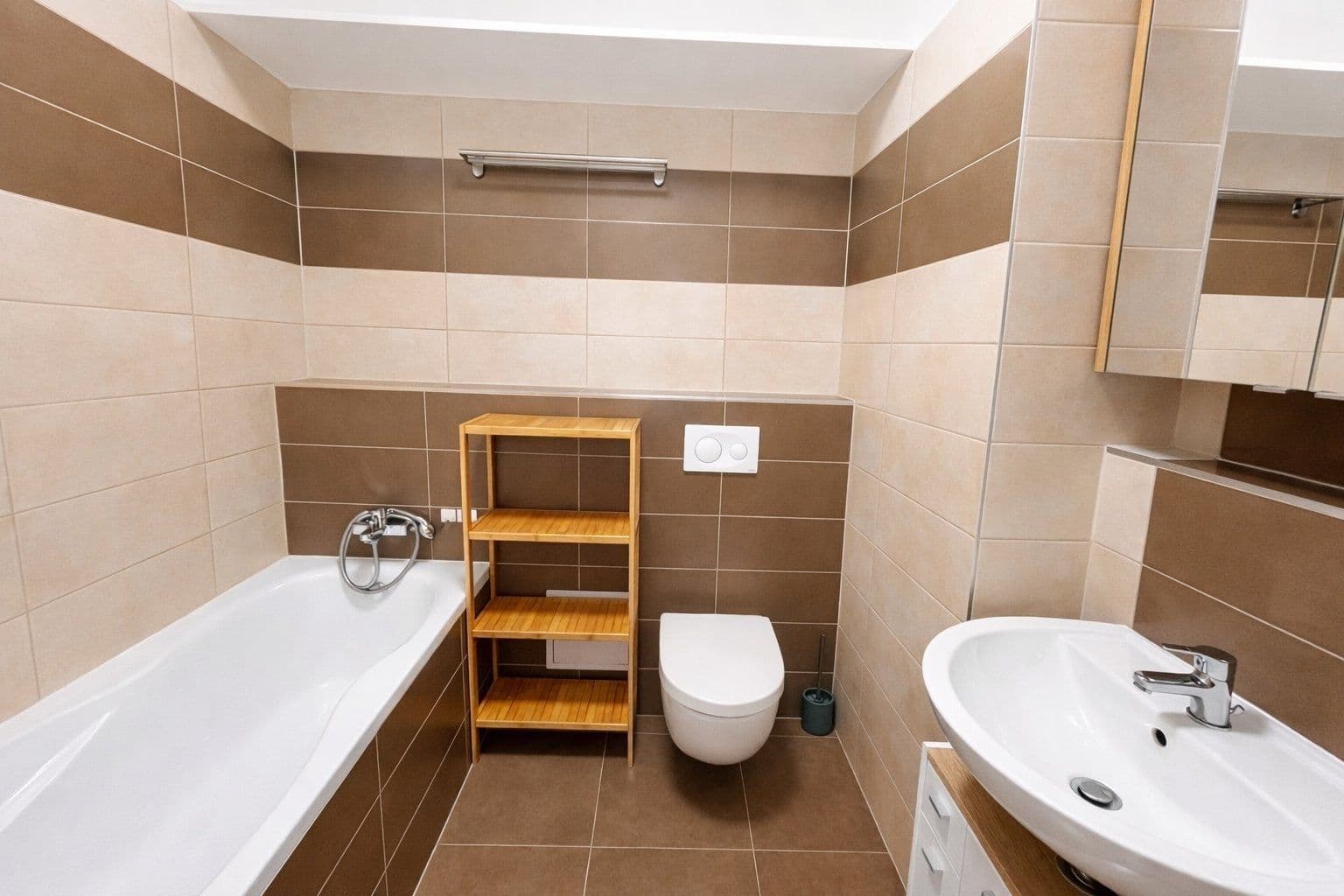 Studio flat to rent, 30 m², Ovesná, Hostivice, Středočeský Region Studio flat to rent, 30 m², Ovesná, Hostivice, Středočeský Region