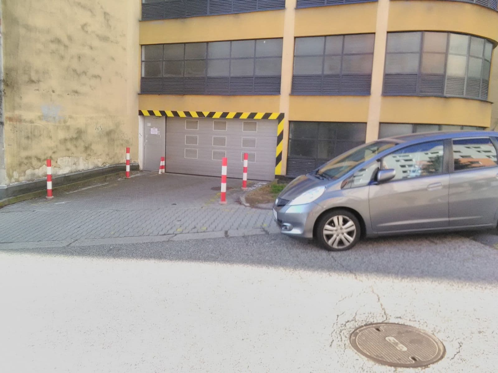 garage to rent, 16 m², Beniakova, Karlova Ves, Bratislavský Region garage to rent, 16 m², Beniakova, Karlova Ves, Bratislavský Region