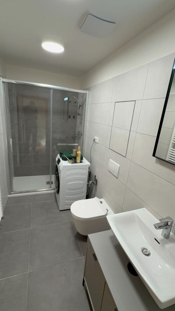 Small studio flat to rent, 30 m², 102. pluku, Benešov, Středočeský Region Small studio flat to rent, 30 m², 102. pluku, Benešov, Středočeský Region