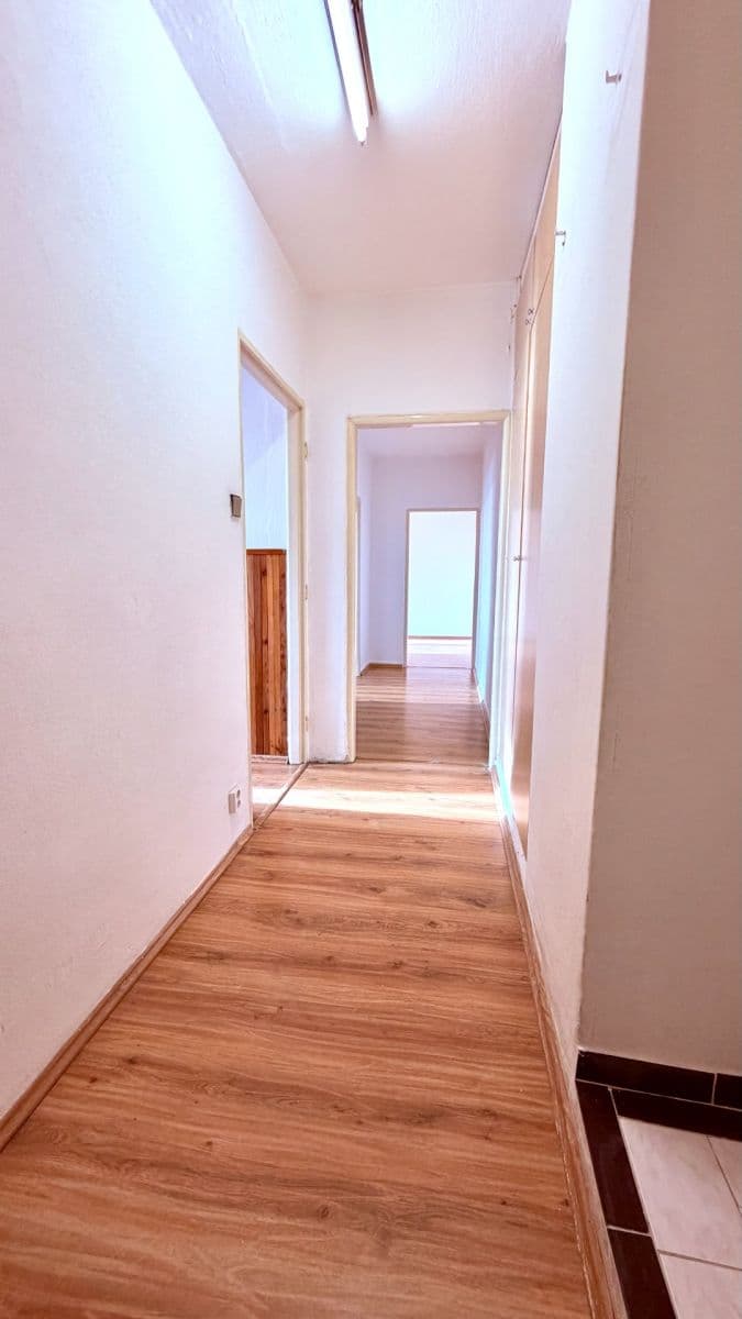 3 bedroom flat for sale, 78 m², Ľudovíta Okánika, Nitra, Nitriansky Region 3 bedroom flat for sale, 78 m², Ľudovíta Okánika, Nitra, Nitriansky Region