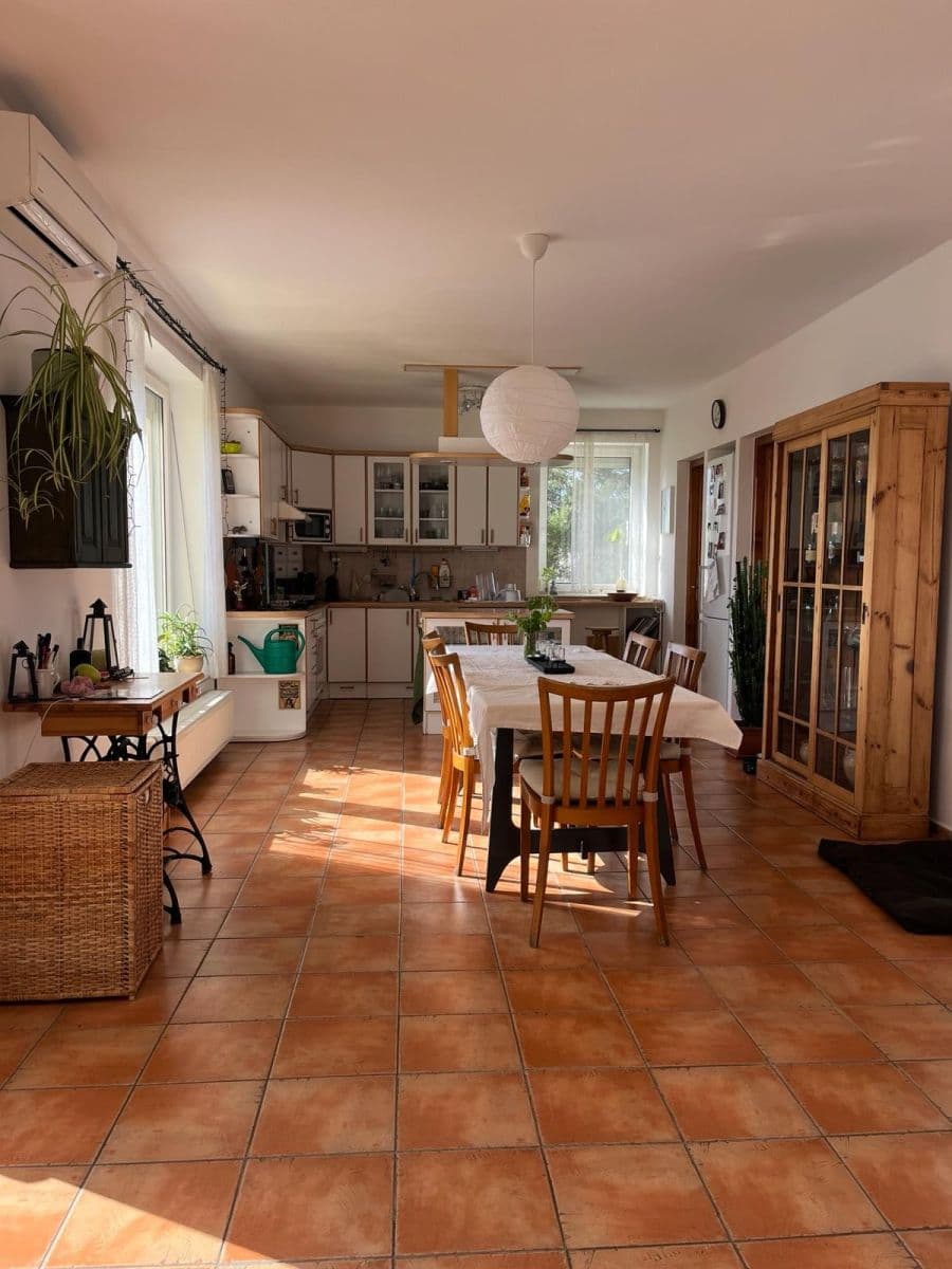 6 bedroom with open-plan kitchen flat to rent, 200 m², Tyršova, Jílové u Prahy, Středočeský Region 6 bedroom with open-plan kitchen flat to rent, 200 m², Tyršova, Jílové u Prahy, Středočeský Region