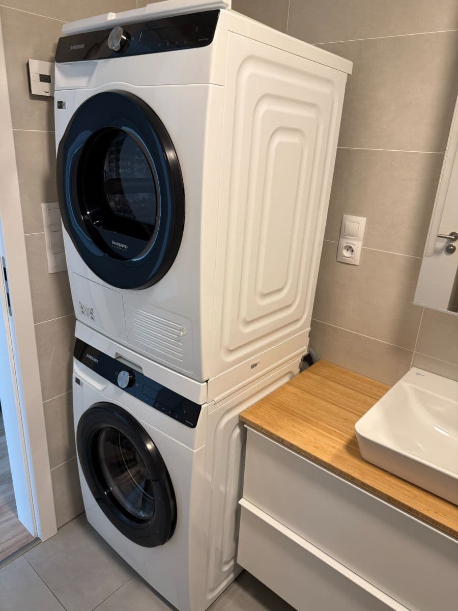 2 bedroom with open-plan kitchen flat to rent, 74 m², Na Sypkém, Prague, Prague 2 bedroom with open-plan kitchen flat to rent, 74 m², Na Sypkém, Prague, Prague