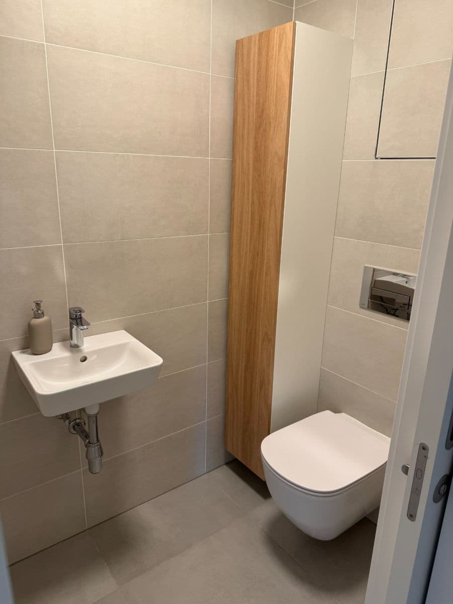 2 bedroom with open-plan kitchen flat to rent, 74 m², Na Sypkém, Prague, Prague 2 bedroom with open-plan kitchen flat to rent, 74 m², Na Sypkém, Prague, Prague