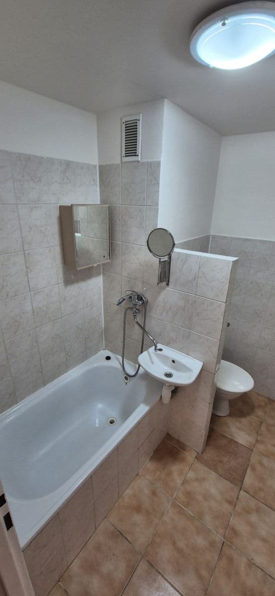 1 bedroom flat to rent, 36 m², Kosmonautů, Louny, Ústecký Region 1 bedroom flat to rent, 36 m², Kosmonautů, Louny, Ústecký Region