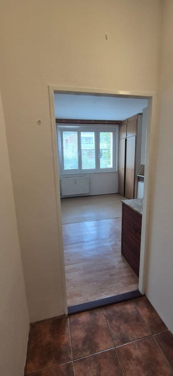 1 bedroom flat to rent, 36 m², Kosmonautů, Louny, Ústecký Region 1 bedroom flat to rent, 36 m², Kosmonautů, Louny, Ústecký Region