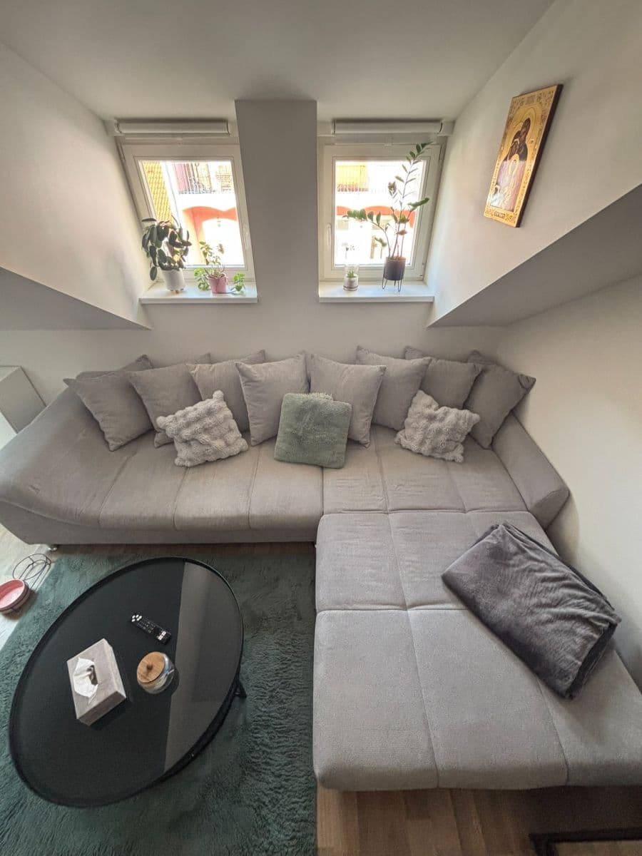 1 bedroom with open-plan kitchen flat to rent, 48 m², Slavojova, Prague, Prague 1 bedroom with open-plan kitchen flat to rent, 48 m², Slavojova, Prague, Prague