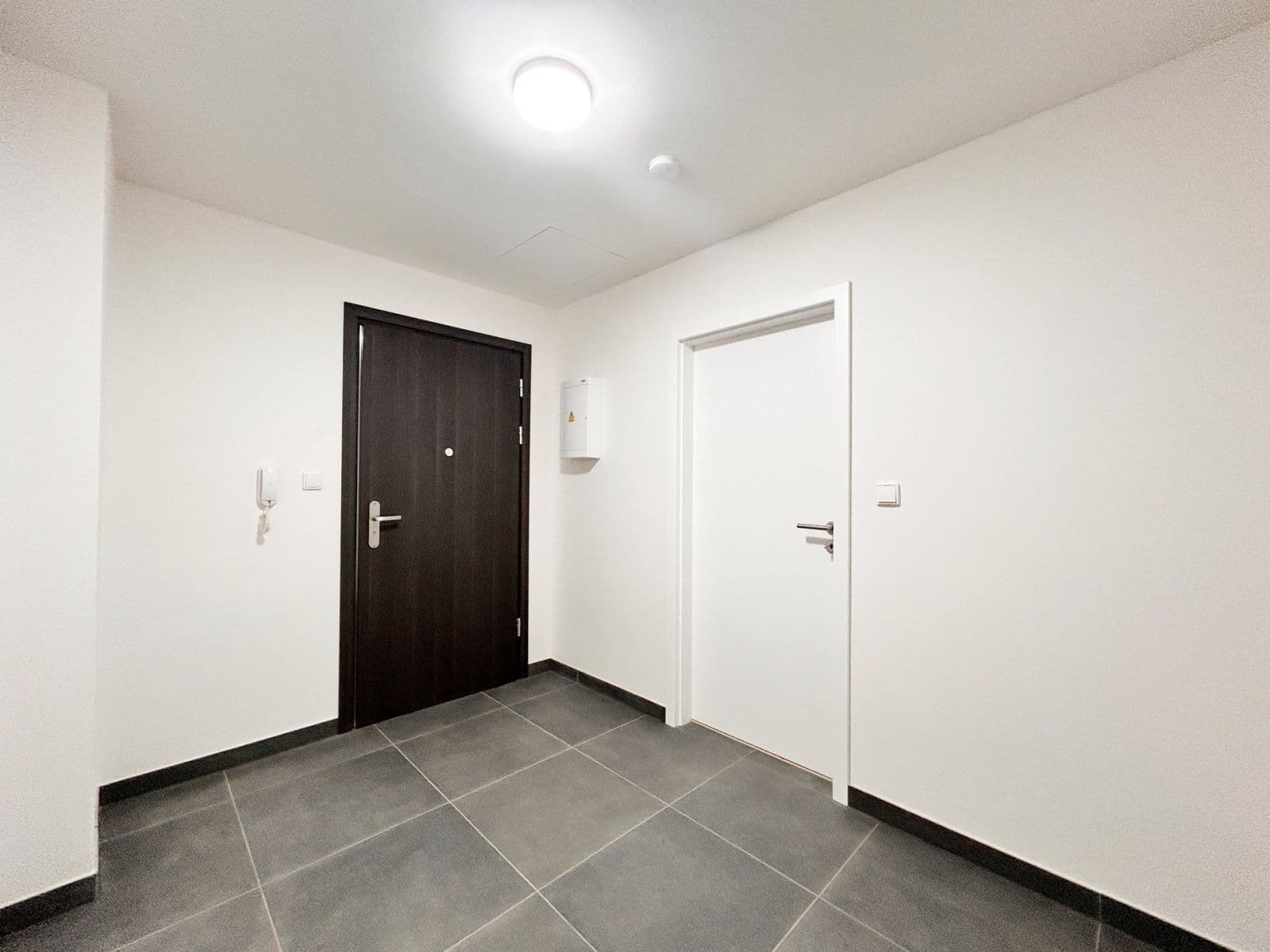 Studio flat to rent, 34 m², S. K. Neumanna, Kralupy nad Vltavou, Středočeský Region Studio flat to rent, 34 m², S. K. Neumanna, Kralupy nad Vltavou, Středočeský Region