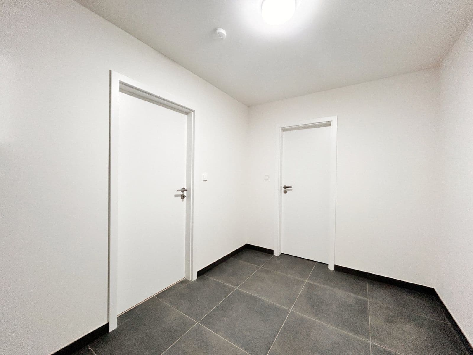 Studio flat to rent, 34 m², S. K. Neumanna, Kralupy nad Vltavou, Středočeský Region Studio flat to rent, 34 m², S. K. Neumanna, Kralupy nad Vltavou, Středočeský Region