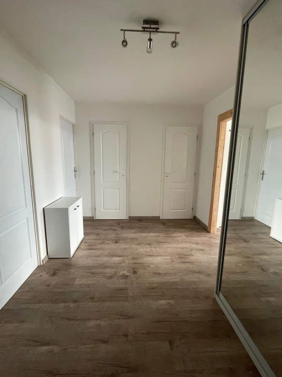 2 bedroom with open-plan kitchen flat to rent, 67 m², Na Cihelně, Český Brod, Středočeský Region 2 bedroom with open-plan kitchen flat to rent, 67 m², Na Cihelně, Český Brod, Středočeský Region