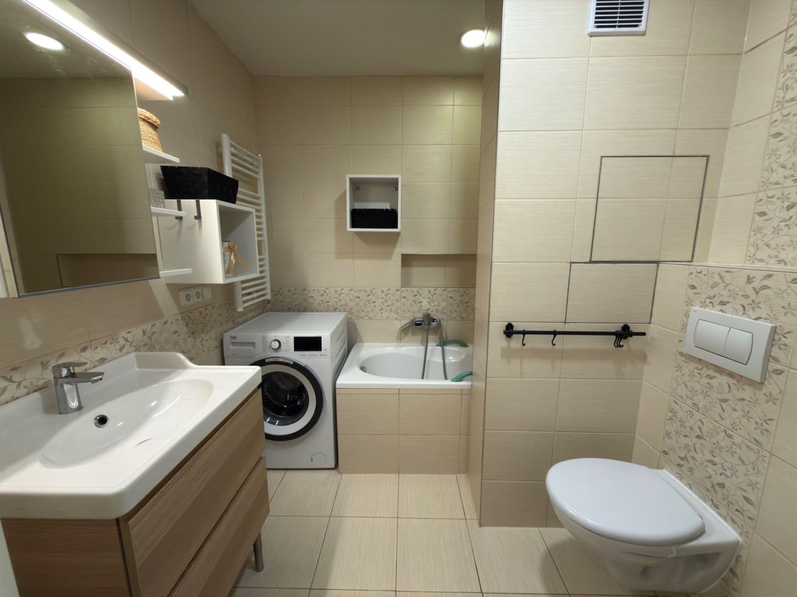 2 bedroom with open-plan kitchen flat for sale, 68 m², 17. listopadu, Ústí nad Labem, Ústecký Region 2 bedroom with open-plan kitchen flat for sale, 68 m², 17. listopadu, Ústí nad Labem, Ústecký Region