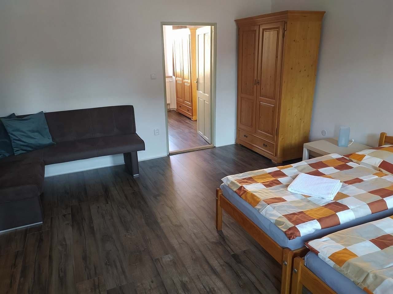 4 bedroom with open-plan kitchen flat for sale, 100 m², Karlovarská, Pernink, Karlovarský Region 4 bedroom with open-plan kitchen flat for sale, 100 m², Karlovarská, Pernink, Karlovarský Region