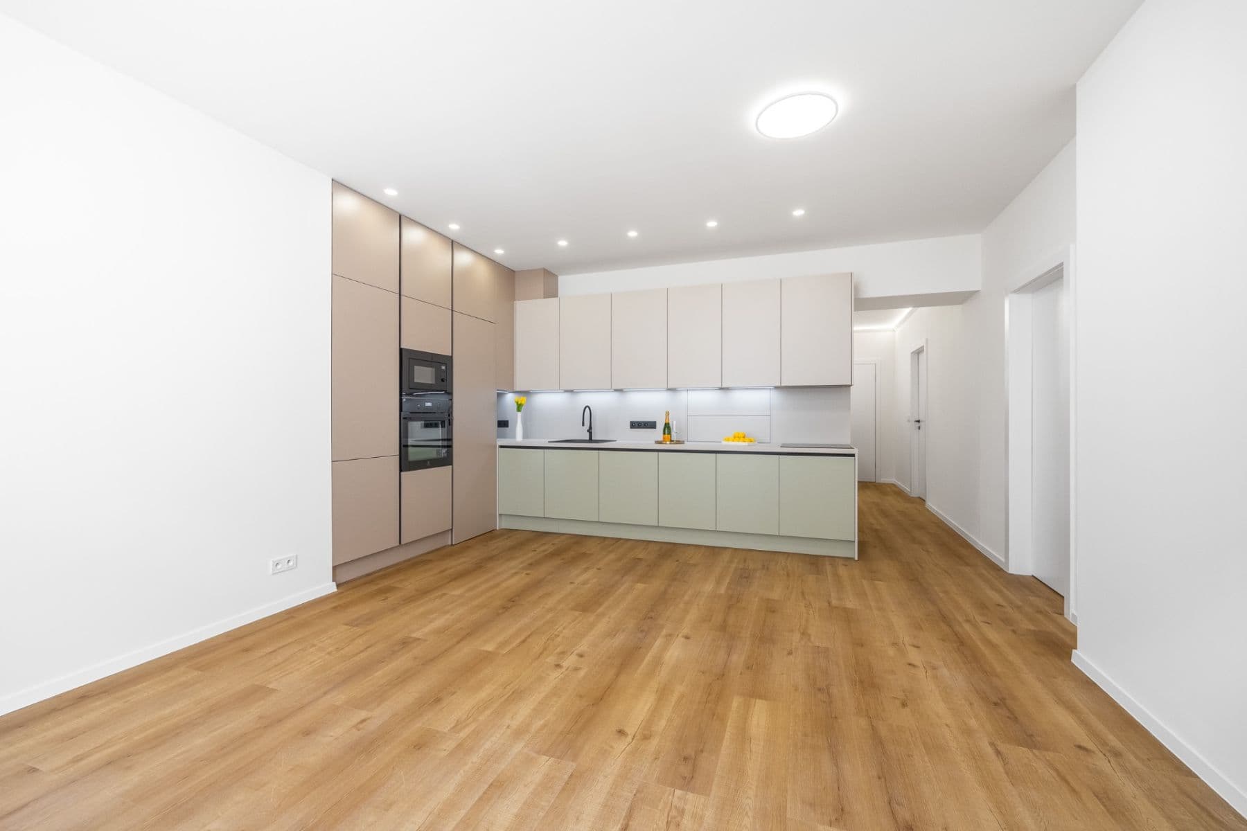 2 bedroom with open-plan kitchen flat for sale, 95 m², Řezáčovo náměstí, Prague, Prague 2 bedroom with open-plan kitchen flat for sale, 95 m², Řezáčovo náměstí, Prague, Prague