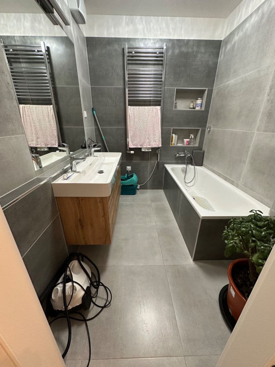 3 bedroom with open-plan kitchen flat for sale, 102 m², Kardausova, Prague, Prague 3 bedroom with open-plan kitchen flat for sale, 102 m², Kardausova, Prague, Prague