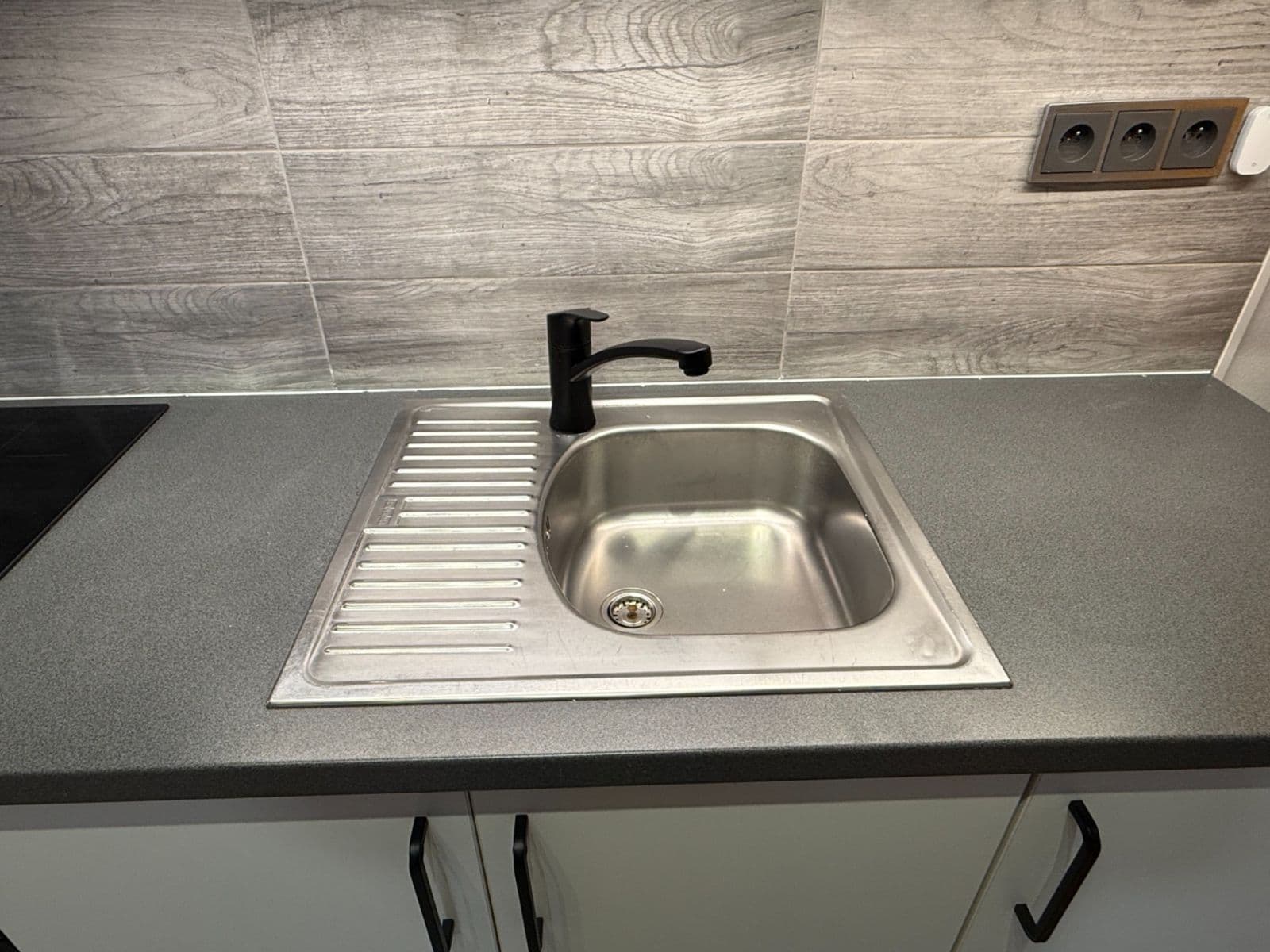 Studio flat to rent, 45 m², Mydlářka, Prague, Prague Studio flat to rent, 45 m², Mydlářka, Prague, Prague