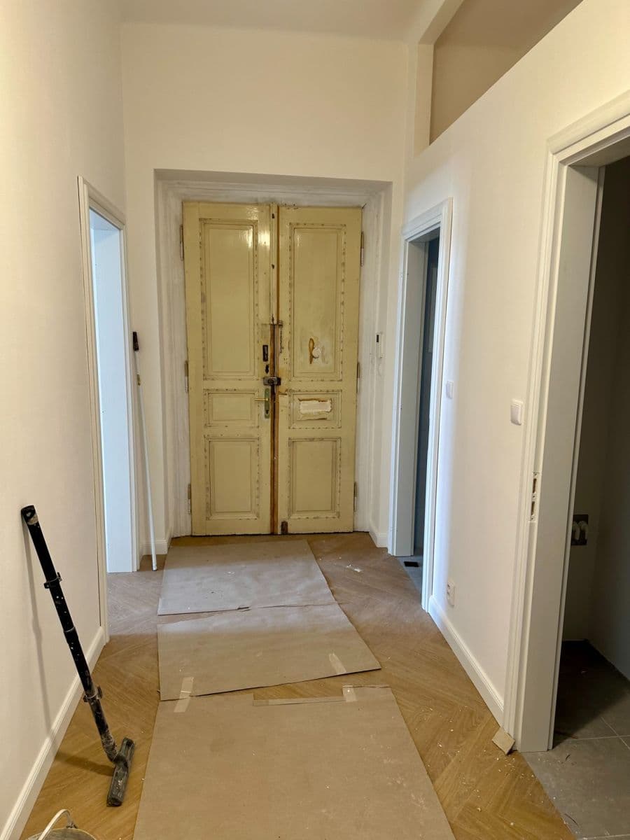 3 bedroom with open-plan kitchen flat to rent, 101 m², U Nádražní lávky, Prague, Prague 3 bedroom with open-plan kitchen flat to rent, 101 m², U Nádražní lávky, Prague, Prague