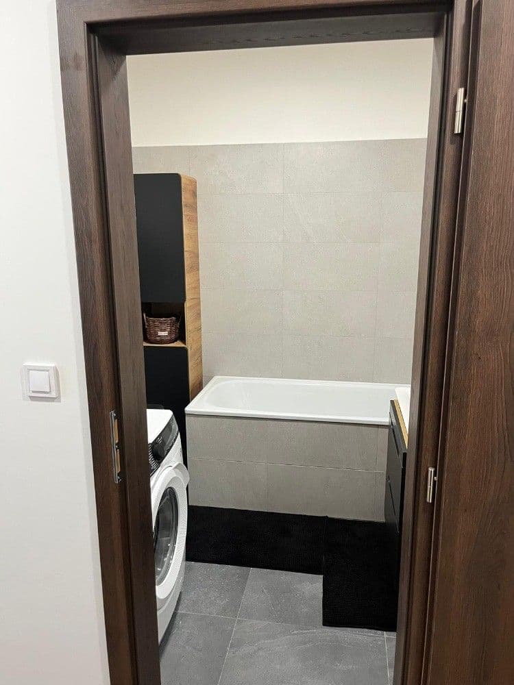 1 bedroom with open-plan kitchen flat to rent, 53 m², Topolová, Olomouc, Olomoucký Region 1 bedroom with open-plan kitchen flat to rent, 53 m², Topolová, Olomouc, Olomoucký Region