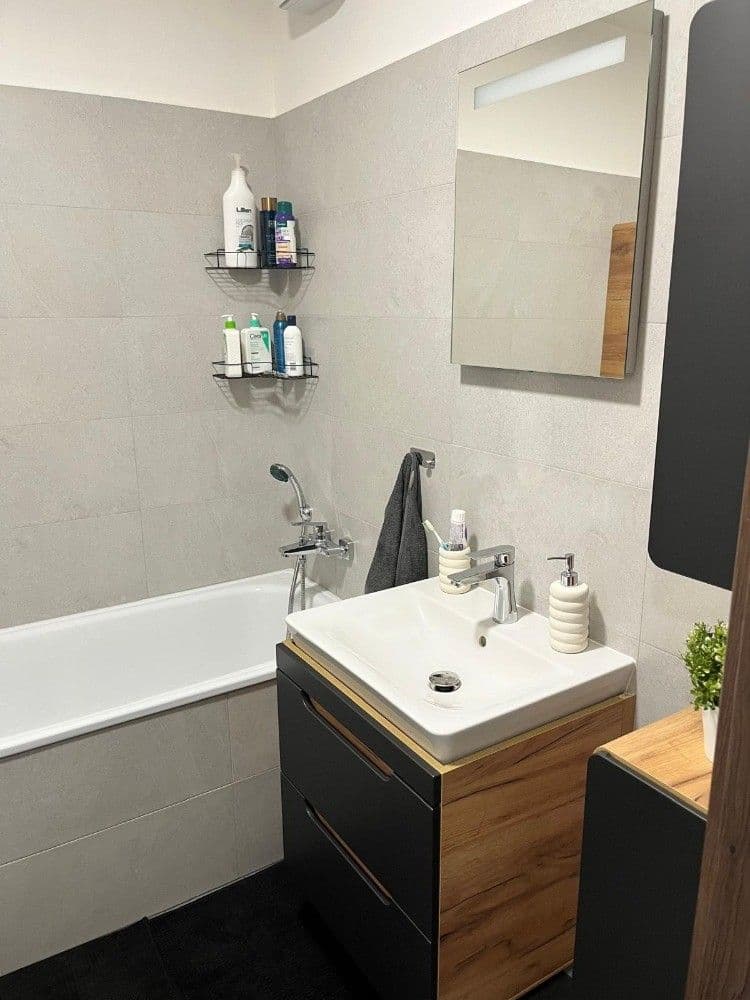 1 bedroom with open-plan kitchen flat to rent, 53 m², Topolová, Olomouc, Olomoucký Region 1 bedroom with open-plan kitchen flat to rent, 53 m², Topolová, Olomouc, Olomoucký Region