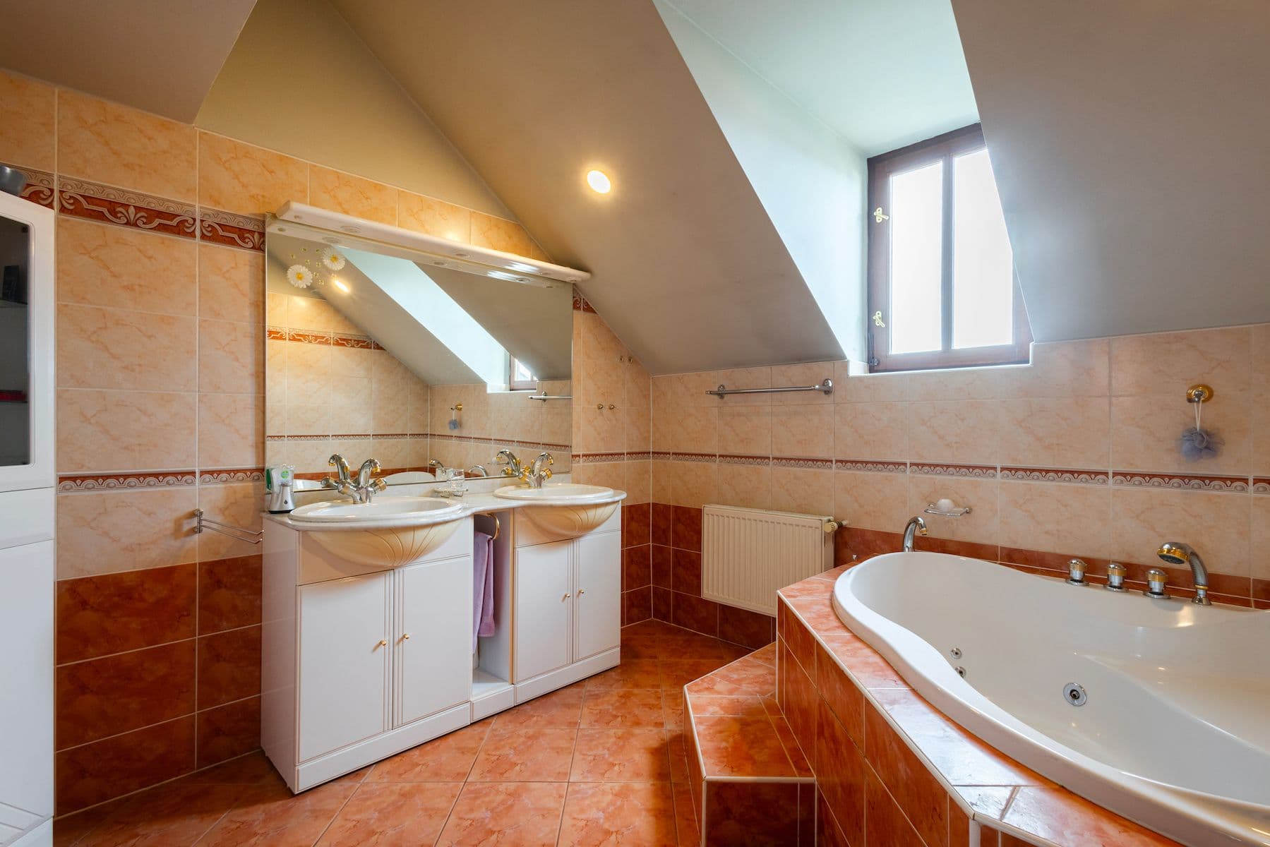 house for sale, 378 m², Poděbradova, Chomutov, Ústecký Region house for sale, 378 m², Poděbradova, Chomutov, Ústecký Region