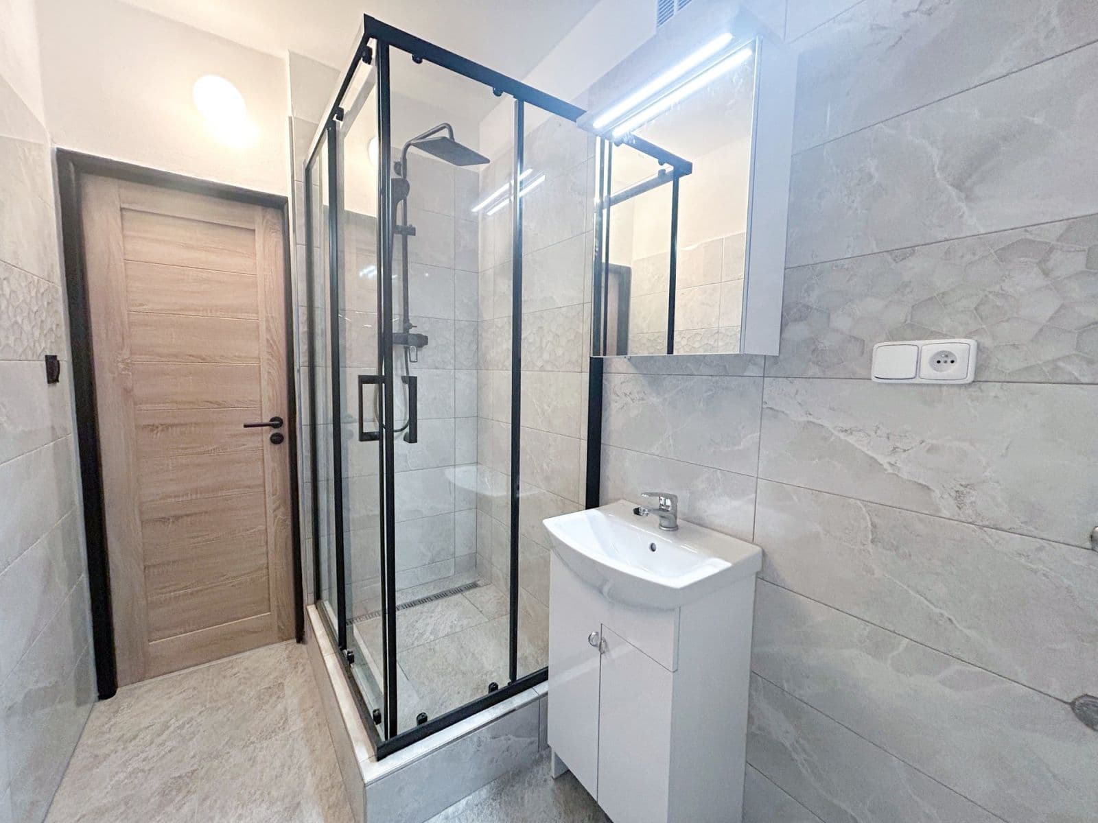 3 bedroom flat to rent, 68 m², Šiškova, Prague, Prague 3 bedroom flat to rent, 68 m², Šiškova, Prague, Prague