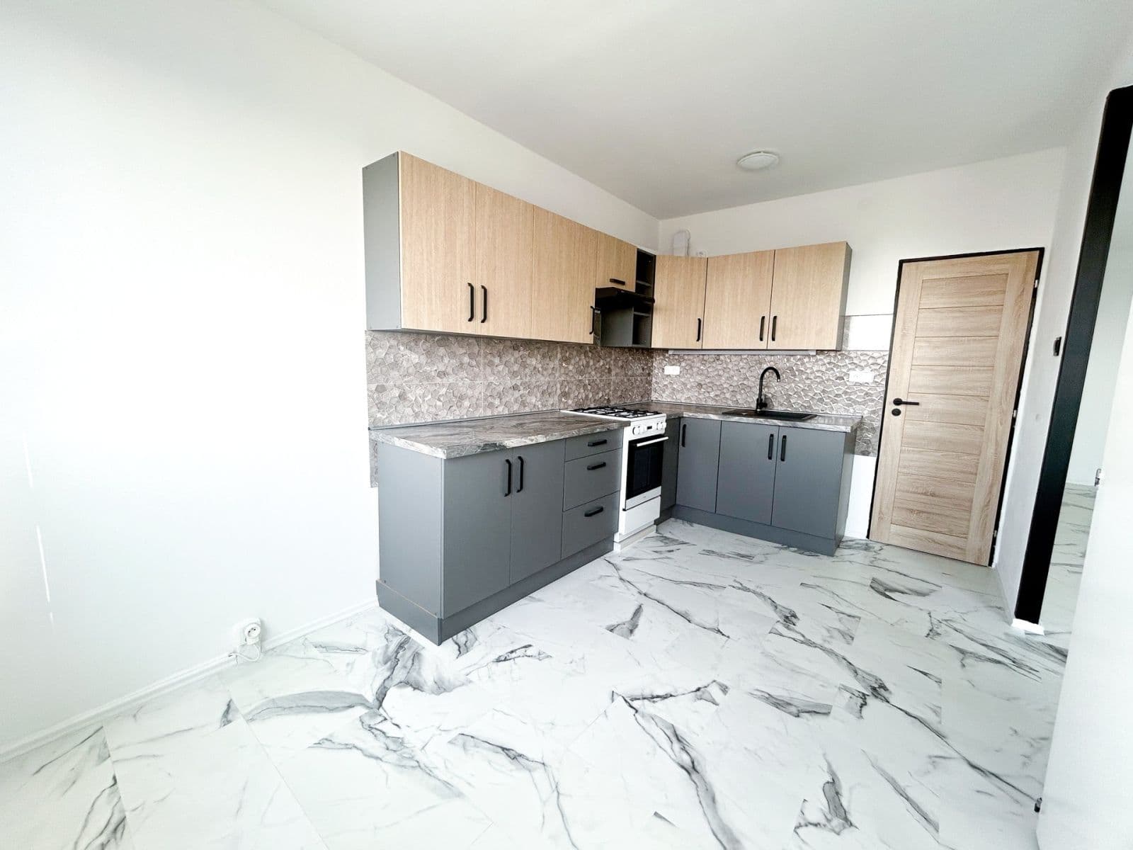 3 bedroom flat to rent, 68 m², Šiškova, Prague, Prague 3 bedroom flat to rent, 68 m², Šiškova, Prague, Prague