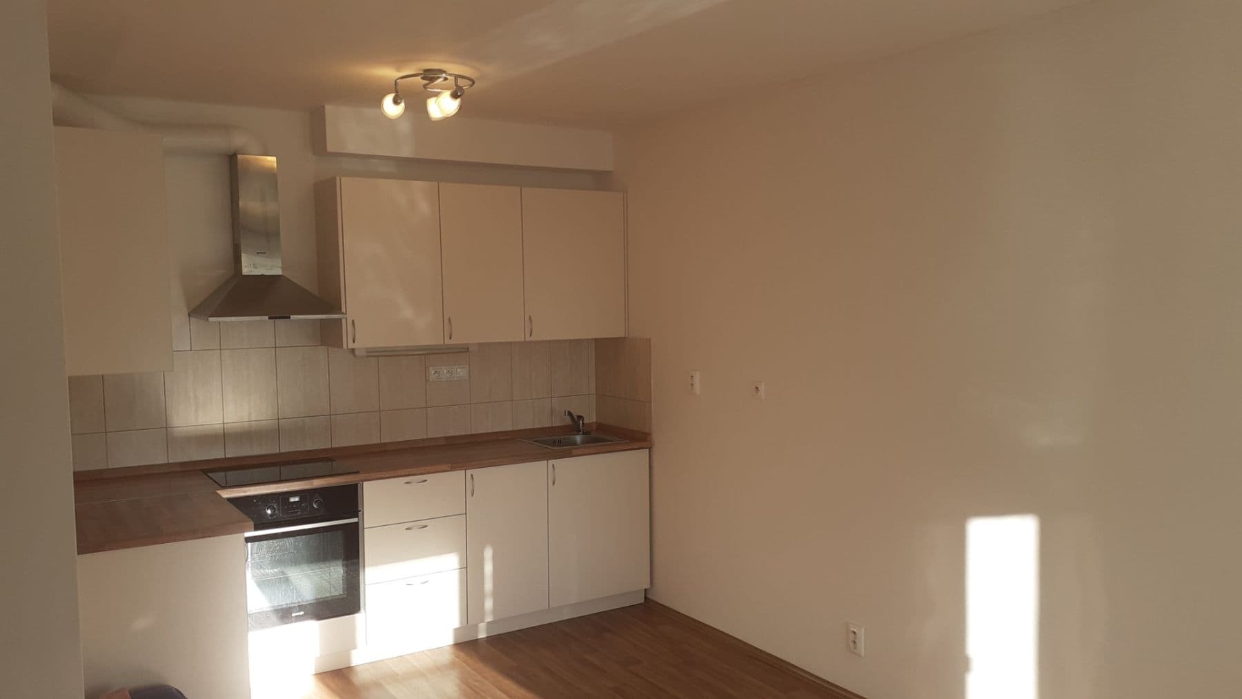 1 bedroom with open-plan kitchen flat to rent, 43 m², V Honech, Klecany, Středočeský Region 1 bedroom with open-plan kitchen flat to rent, 43 m², V Honech, Klecany, Středočeský Region