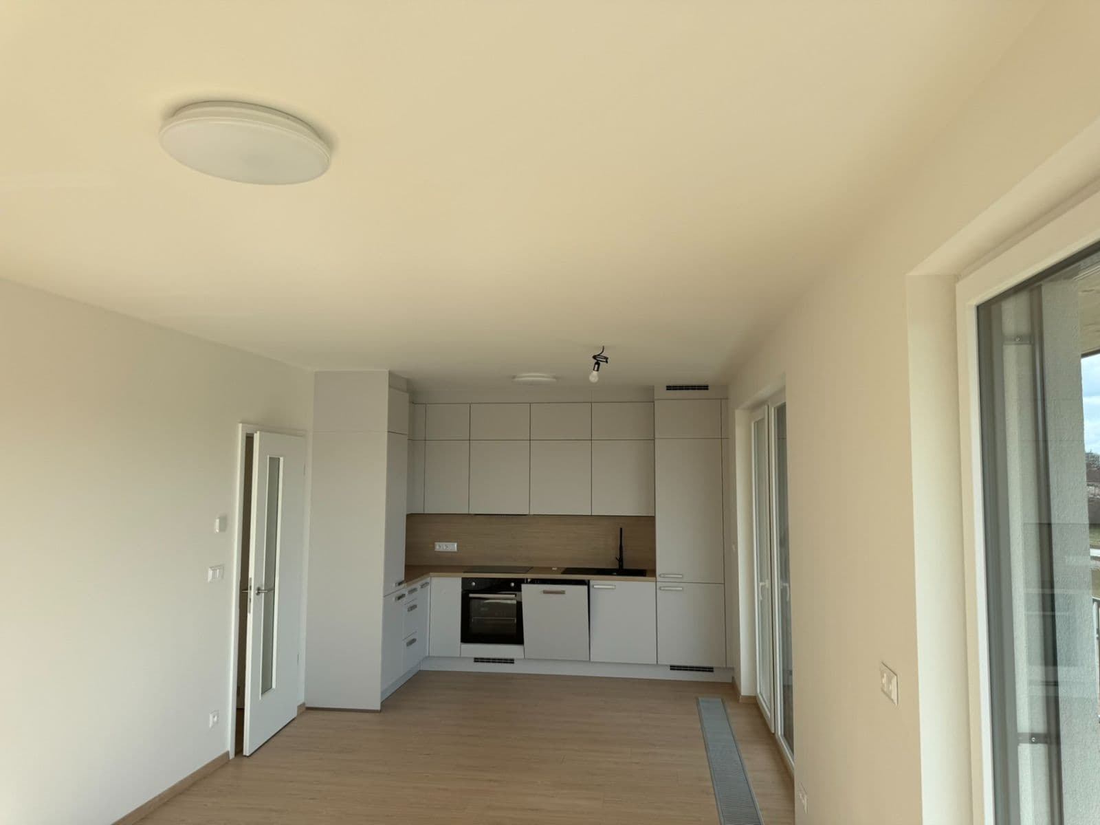 2 bedroom with open-plan kitchen flat to rent, 74 m², Haenkeho, Prague, Prague 2 bedroom with open-plan kitchen flat to rent, 74 m², Haenkeho, Prague, Prague
