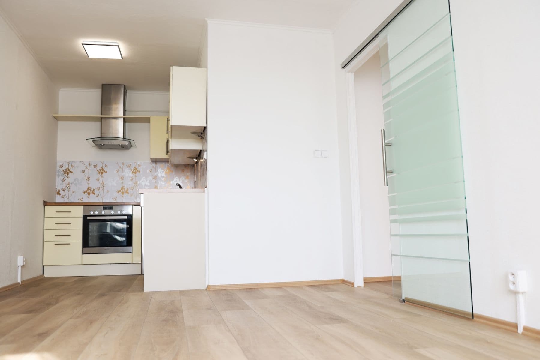 1 bedroom with open-plan kitchen flat to rent, 43 m², Slavatova, Prague, Prague 1 bedroom with open-plan kitchen flat to rent, 43 m², Slavatova, Prague, Prague