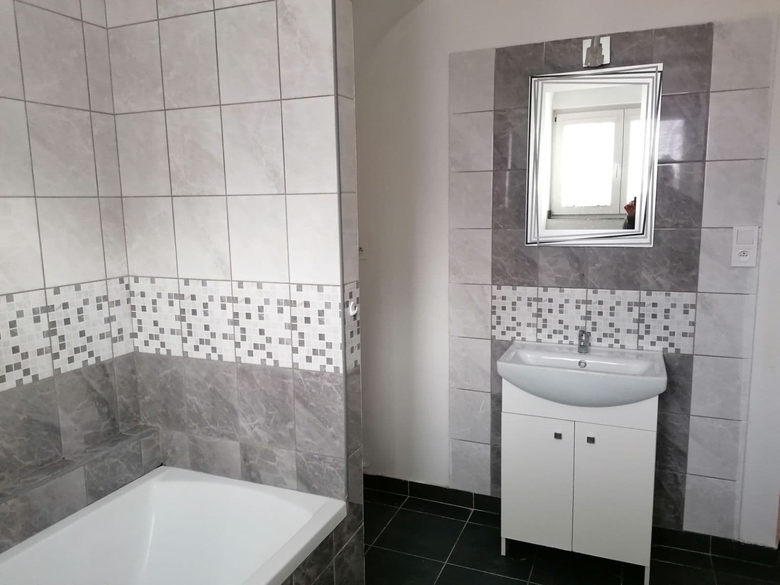 1 bedroom with open-plan kitchen flat to rent, 56 m², Fügnerova, Králův Dvůr, Středočeský Region 1 bedroom with open-plan kitchen flat to rent, 56 m², Fügnerova, Králův Dvůr, Středočeský Region