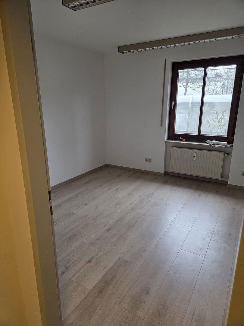 office to rent, 125 m², Geschwister-Scholl-Ring 1-3, Bayern - Germering, Bavaria office to rent, 125 m², Geschwister-Scholl-Ring 1-3, Bayern - Germering, Bavaria