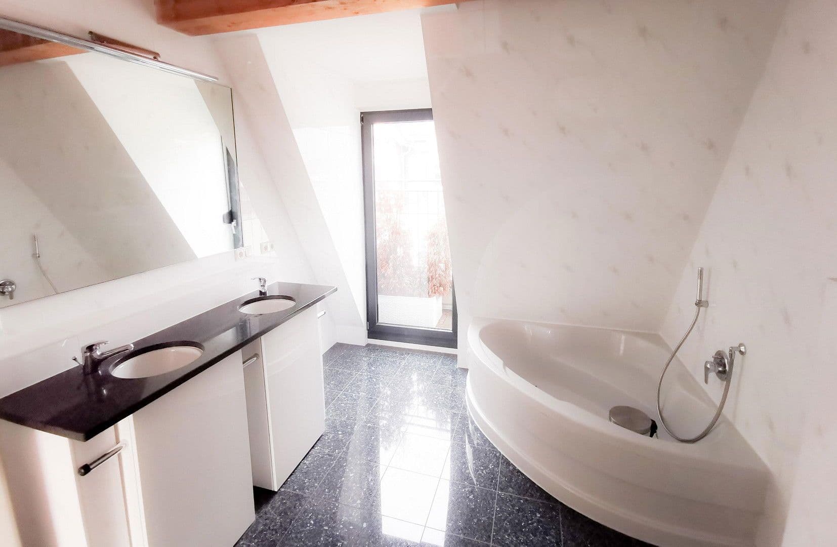 5 bedroom flat to rent, 157 m², Schwarzwaldstraße, Frankfurt, Hesse 5 bedroom flat to rent, 157 m², Schwarzwaldstraße, Frankfurt, Hesse