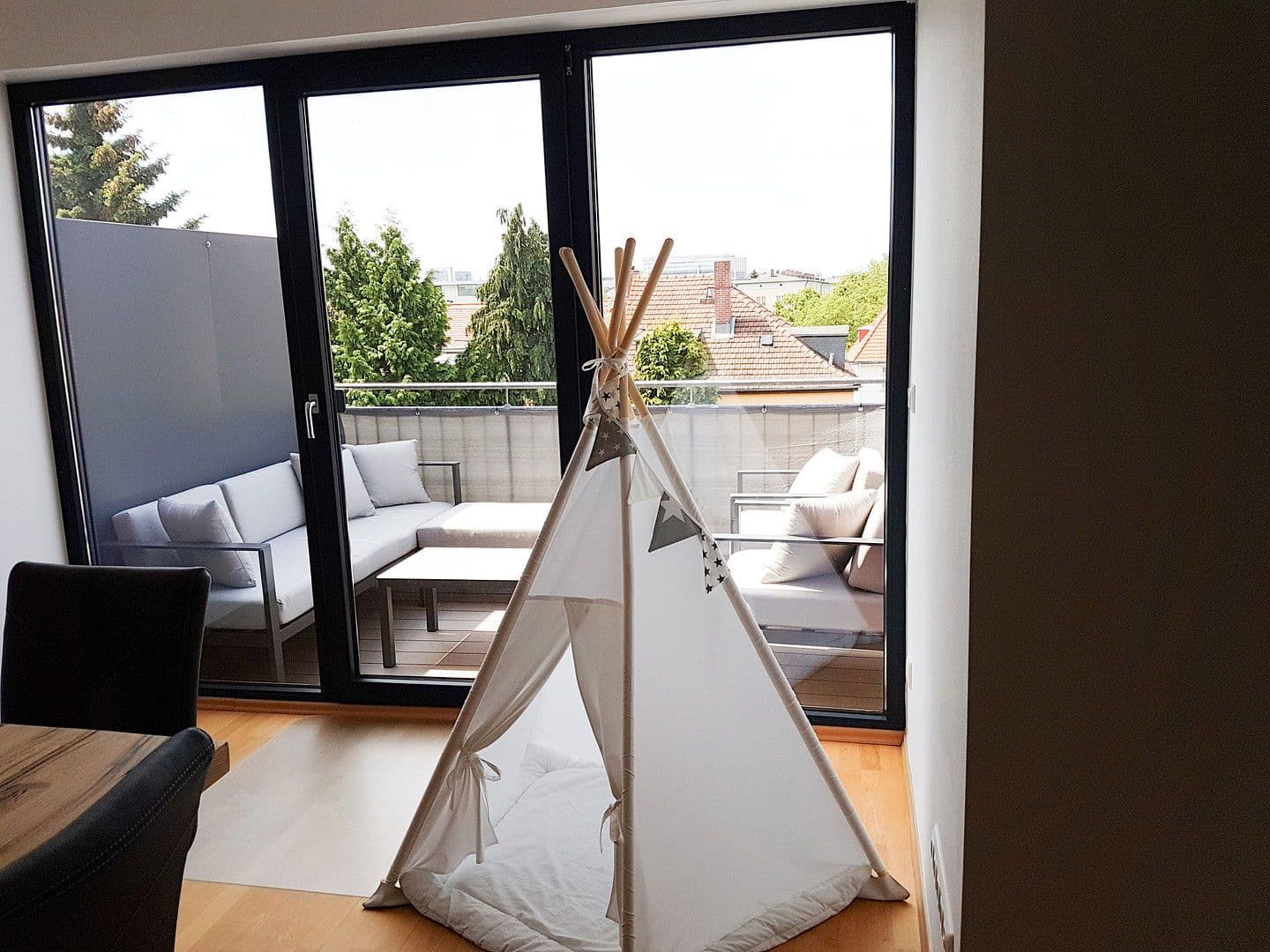 5 bedroom flat to rent, 157 m², Schwarzwaldstraße, Frankfurt, Hesse 5 bedroom flat to rent, 157 m², Schwarzwaldstraße, Frankfurt, Hesse