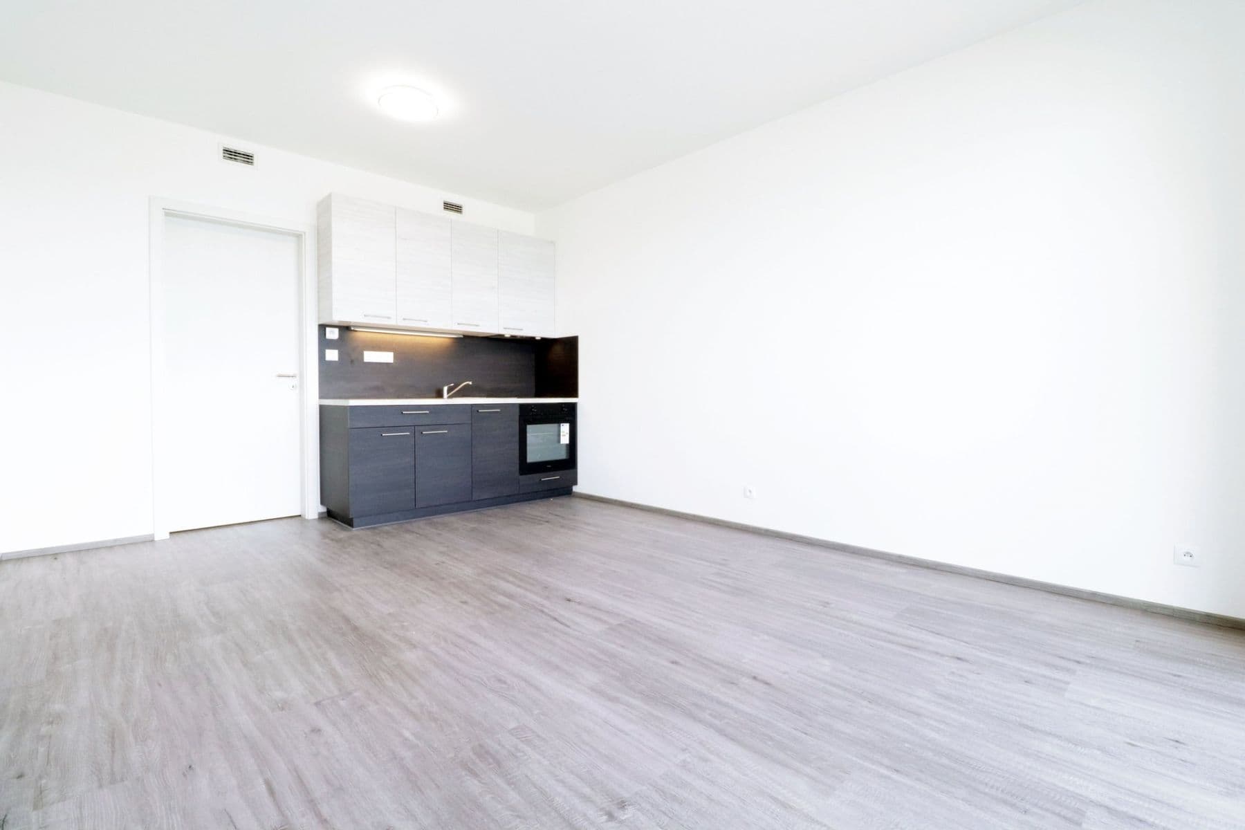 Studio flat to rent, 30 m², U Radosti, Prague, Prague Studio flat to rent, 30 m², U Radosti, Prague, Prague