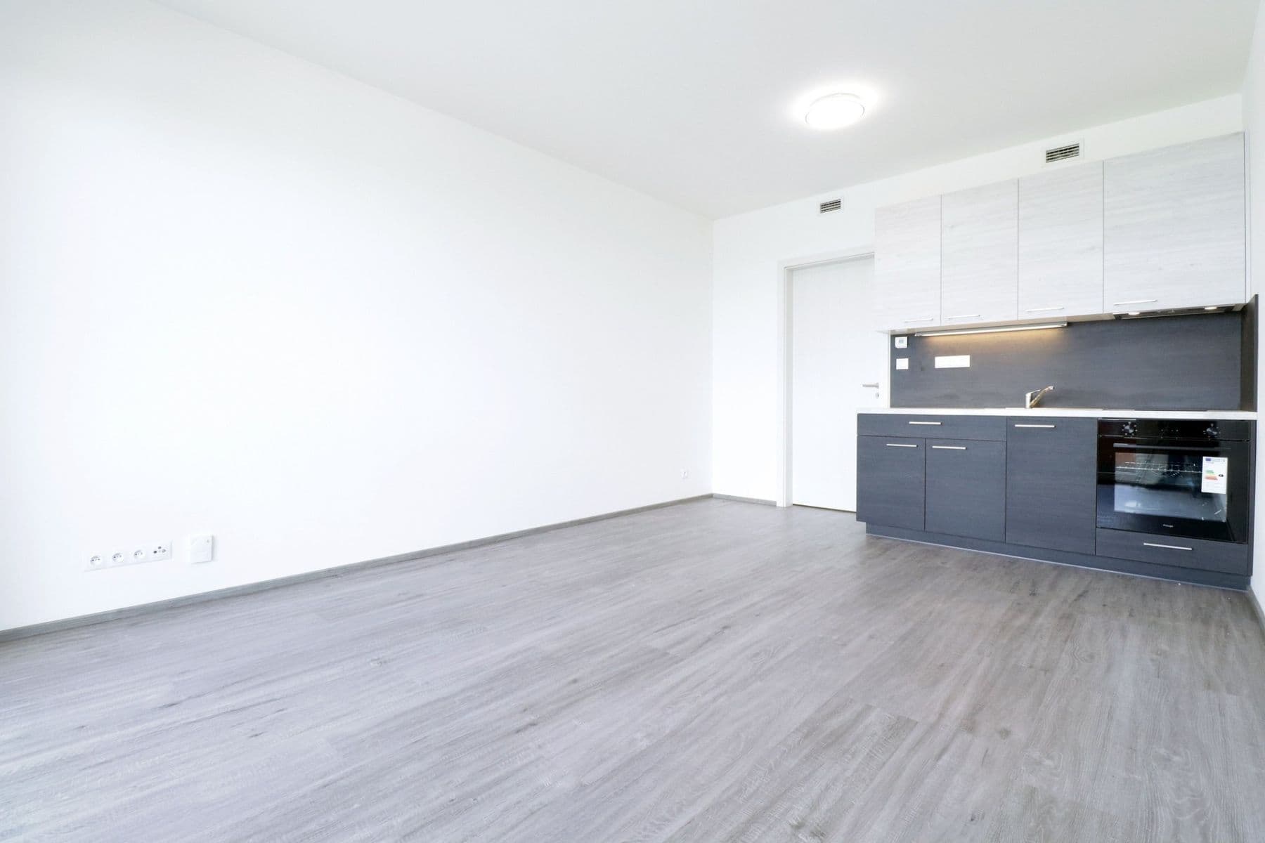 Studio flat to rent, 30 m², U Radosti, Prague, Prague Studio flat to rent, 30 m², U Radosti, Prague, Prague