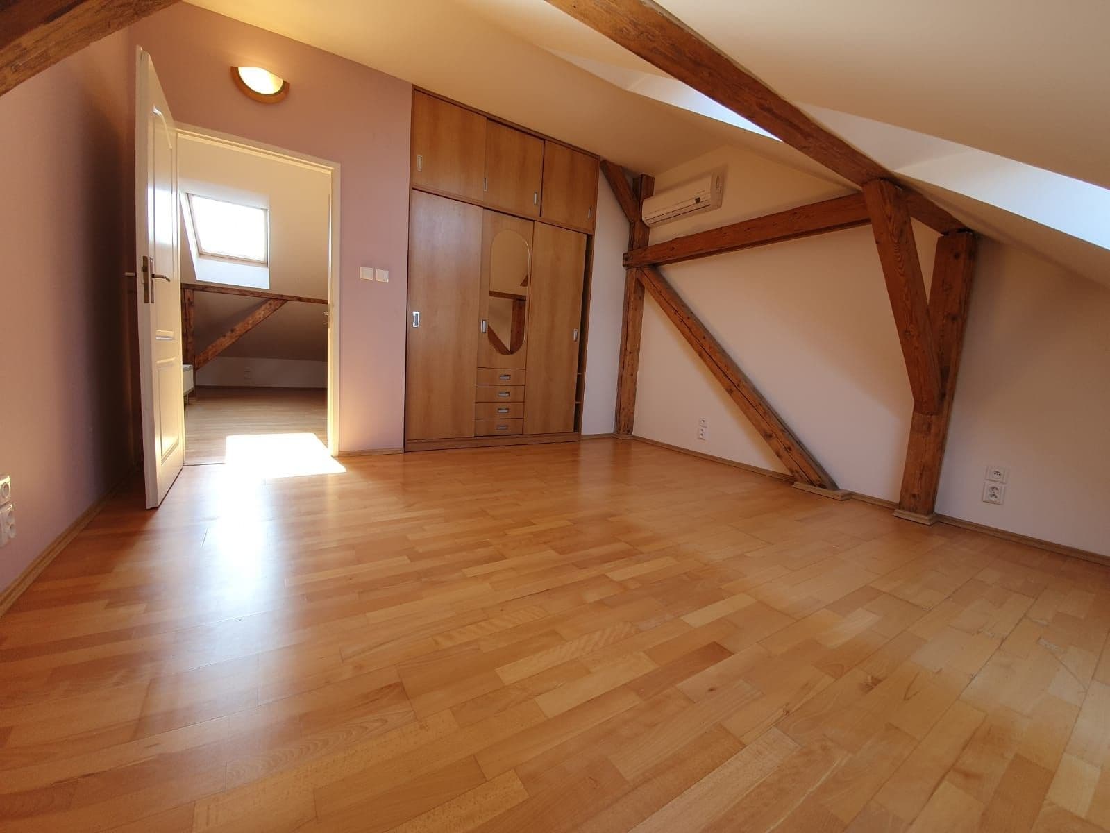 2 bedroom with open-plan kitchen flat to rent, 100 m², Lucemburská, Prague, Prague 2 bedroom with open-plan kitchen flat to rent, 100 m², Lucemburská, Prague, Prague