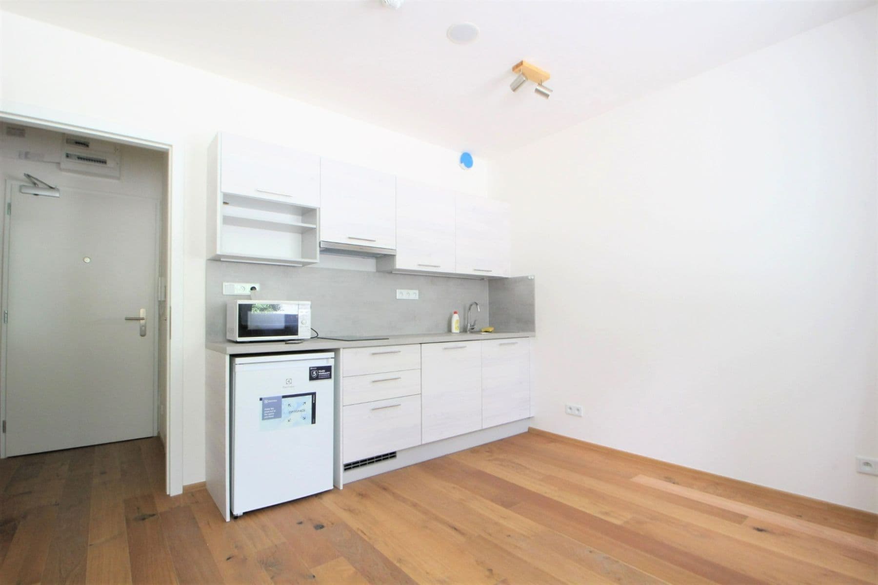 Studio flat to rent, 20 m², Perucká, Prague, Prague Studio flat to rent, 20 m², Perucká, Prague, Prague