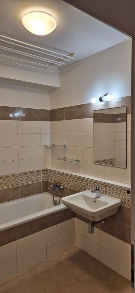 1 bedroom with open-plan kitchen flat to rent, 60 m², K Meteoru, Hradec Králové, Královéhradecký Region 1 bedroom with open-plan kitchen flat to rent, 60 m², K Meteoru, Hradec Králové, Královéhradecký Region