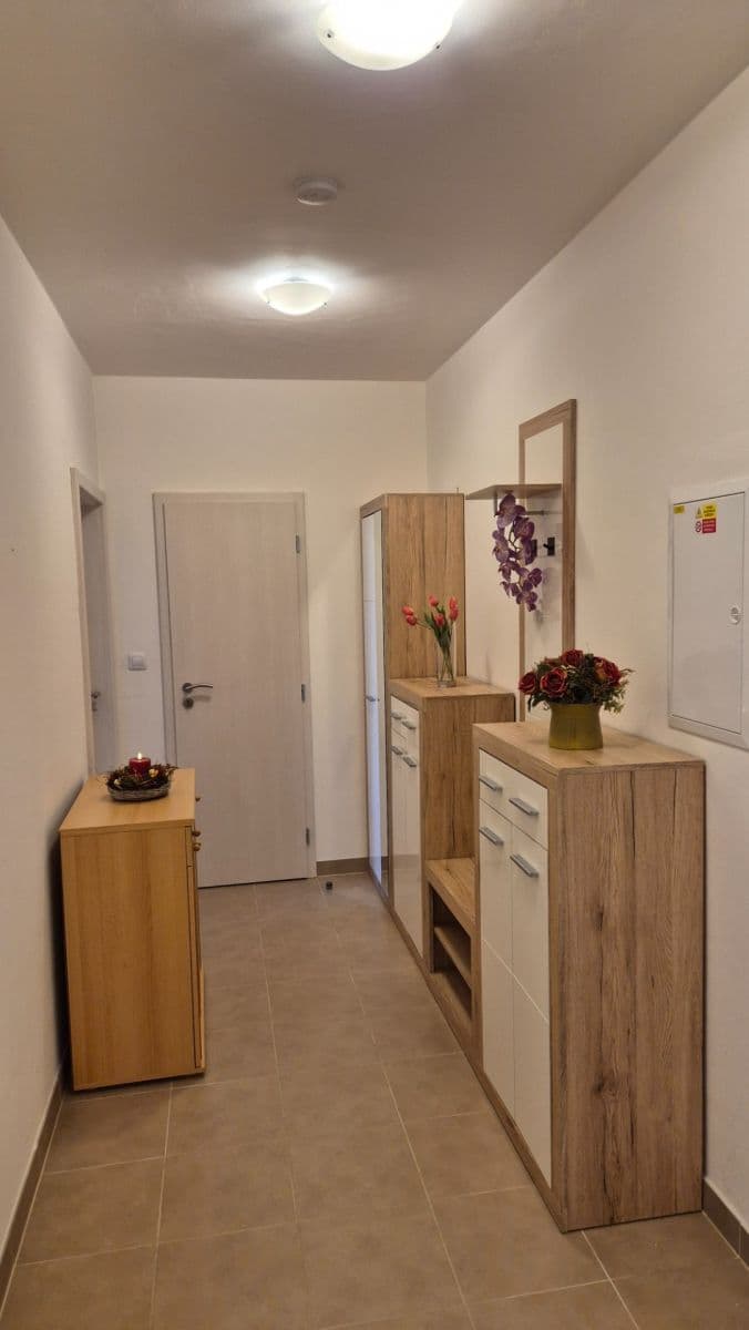 1 bedroom with open-plan kitchen flat to rent, 60 m², K Meteoru, Hradec Králové, Královéhradecký Region 1 bedroom with open-plan kitchen flat to rent, 60 m², K Meteoru, Hradec Králové, Královéhradecký Region