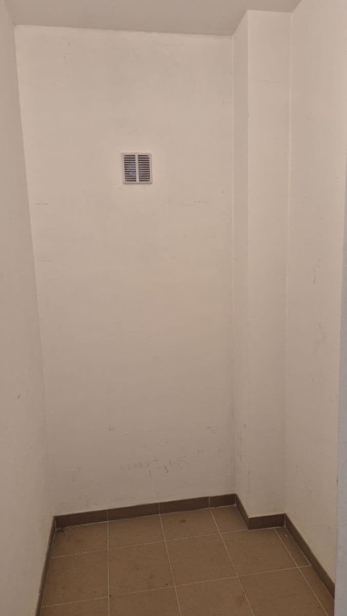 1 bedroom with open-plan kitchen flat to rent, 60 m², K Meteoru, Hradec Králové, Královéhradecký Region 1 bedroom with open-plan kitchen flat to rent, 60 m², K Meteoru, Hradec Králové, Královéhradecký Region