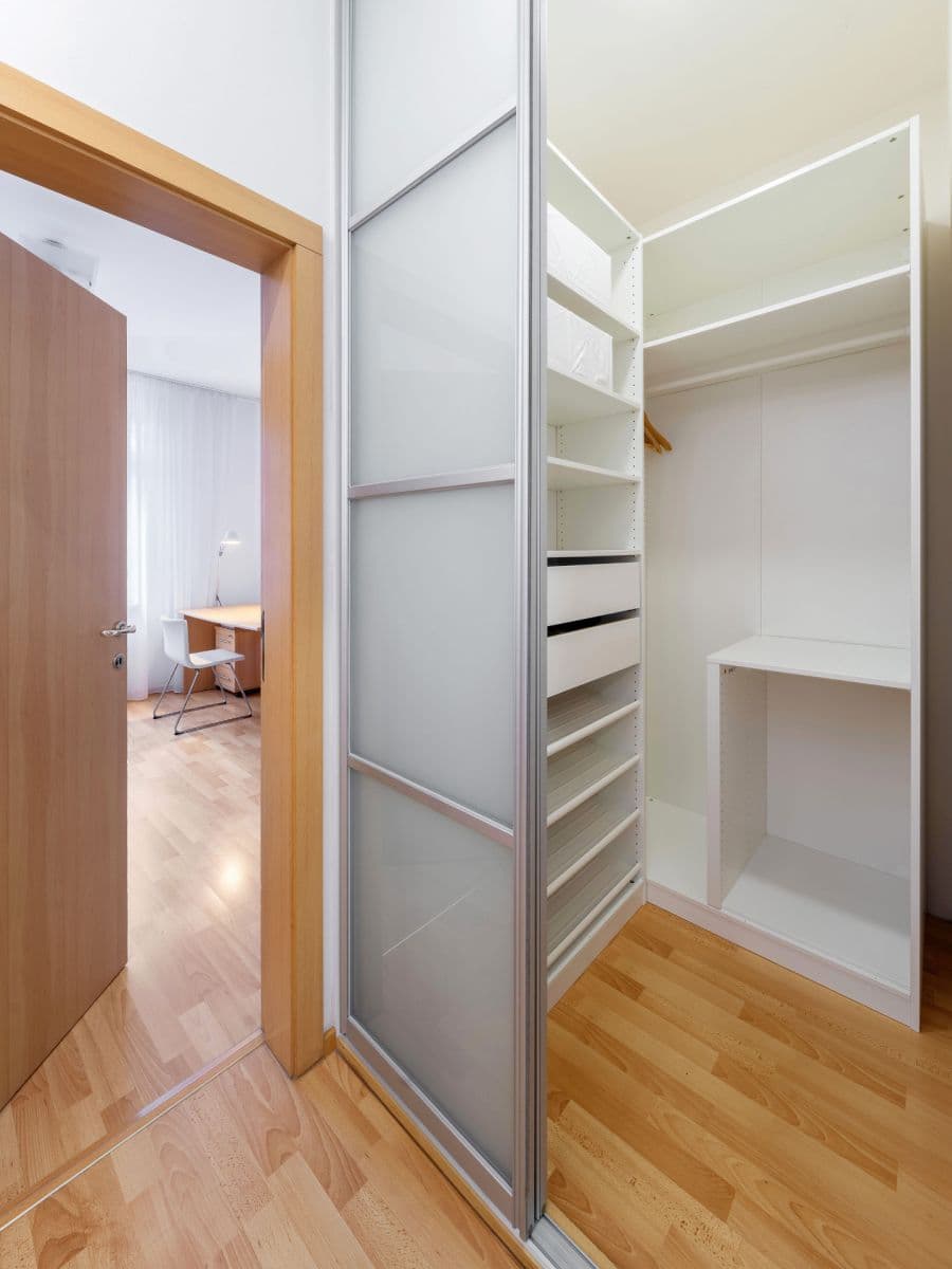 2 bedroom with open-plan kitchen flat to rent, 70 m², U Třešňovky, Prague, Prague 2 bedroom with open-plan kitchen flat to rent, 70 m², U Třešňovky, Prague, Prague