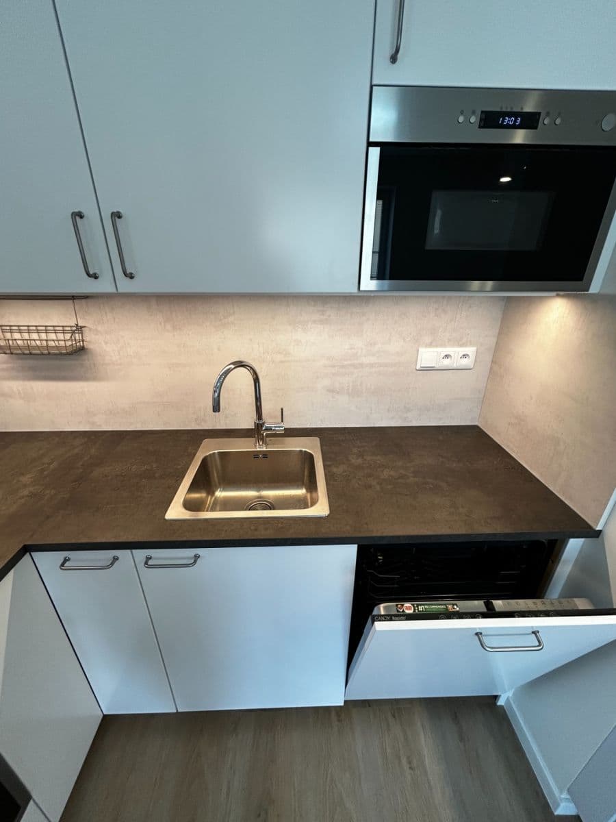 1 bedroom with open-plan kitchen flat to rent, 53 m², Osadní, Prague, Prague 1 bedroom with open-plan kitchen flat to rent, 53 m², Osadní, Prague, Prague