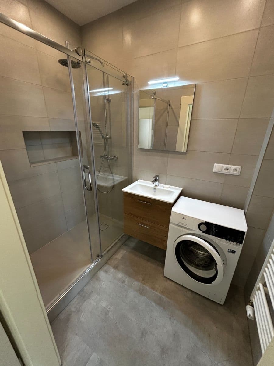 1 bedroom with open-plan kitchen flat to rent, 53 m², Osadní, Prague, Prague 1 bedroom with open-plan kitchen flat to rent, 53 m², Osadní, Prague, Prague